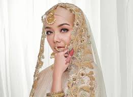 Pemakaian dhoti juga mempunyai pelbagai cara. Mira Filzah Minta Maaf Dituduh Eksploitasi Pakaian Tradisional India Kaut Untung Saya Sangat Hormati Dan Mencintai Budaya Anda Sensasi Mstar