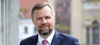 Od roku 1995 působil ve fondu národního majetku české. Jan Juchelka Prebiram Banku V Dobe Kdy Je Silna Itradenews Cz