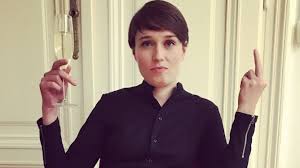 März 1985 in rum, tirol) ist eine österreichische politikerin (die grünen) und ehemalige studentenvertreterin (gras). Grune Uber Sexismus In Osterreich Politik Sz De