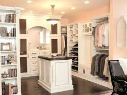 A good master bedroom size is approximately 14' x 16' (or arouind 200sf to 250sf) 2. Standard Master Bedroom Walk In Closet Size Atmosphere Ideas Bathroom Dream Bedrooms Romantic Luxury Beautiful Kitchen Modern Small Design Apppie Org
