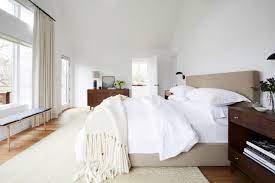 Cremefarben Oder Dunkler Boden Helle Mobel Stilvoll Und Elegant Kombination Schlafzimmerideen Fur Kleine Raume Schlafzimmer Ideen Gemutlich Schlafzimmer Design