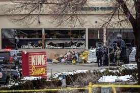 According to a police report, the shooter was carrying a rifle case and a backpack. Dtizy6fehulgdm