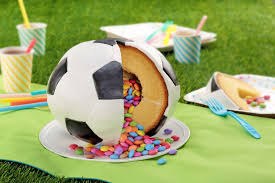 Gefullter Fussballkuchen Fussball Kuchen Kindergeburtstag Kuchen Fussball Fussball Geburtstag