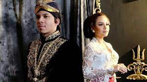 Syukuran nikah atta halilintar dan aurel hermansyah mengambil tema great gatsby. Jika Menikah Rumah Tangga Atta Aurel Diramal Banyak Godaan Republika Online