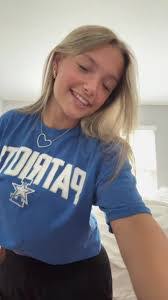 Ali Perry's Instagram, Twitter & Facebook