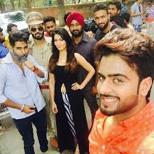 Mankirt Aulakh And Parmish Verma With Whole Cast Of Jugaadi Jatt Song Stylish Boys Budget Wedding Formal Affair Mankirt aulakh completed his basic education from his hometown and started singing at very young age. jugaadi jatt song