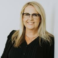 Tessa Williamson's Instagram, Twitter & Facebook