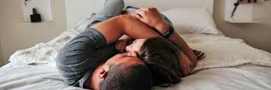 Wer nicht mehr in einem bett schläft, bei dem stimmt auch etwas in der in „ist liebe … stellen wir uns die großen fragen der liebe. Eine Hommage An Ihre Liebe Das Gemeinsame Bett Schlafoase Honig