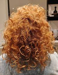 Pin Op Krullenknippen Krullenkapper Knippen Krullen Krulknippen Kapper Hairstyles Curls Curly