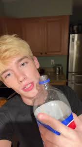 Devon Eaton's Instagram, Twitter & Facebook