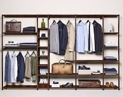 Une Garde Robe Ultra Minimaliste Mens Fashion Style Men Closet