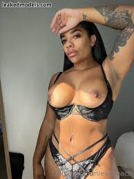 Ellepeachsworld  ellepeach  The Bush Queen  ellepeachsworld Photo Nude  Leaks OnlyFans 12 - Modèles Leakées
