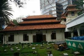 Punden berundak adalah salah satu hasil budaya indonesia pada zaman megalitik (megalitikum) punden berundak pada zaman megalitik selalu bertingkat tiga yang mempunyai makna tersendiri. Di Balik Pencakar Langit Modern Ada Masjid Bersejarah Halaman All Kompas Com