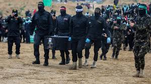 7 أسئلة لفهم ما جرى مع عائلة بيباس من الأسر حتى التسليم