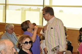 As índias dançam bem devagarinho remexendo muito no forró bem quentinho. Fotos Joao Baiao Apresenta Livro Pelo Coracao De Portugal