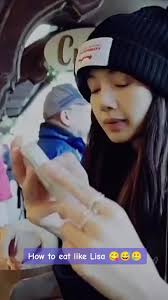 How to eat like Lisa😅😋😻#LISA 🥹#LILI #LALA #LALISA 🖤