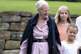 Prinzessin madeleine von schweden machte schon früher den gleichen schritt wie meghan und harry! Konigin Margrethe Sie Raucht Vor Ihren Enkeln Gala De