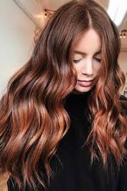 schmeichelhafte lange locken pilz braune frisur mit haarverlangerungen braune frisur haa haarfarben balayage frisur kastanienbraune haarfarbe