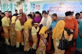Kini, anda sekeluarga terpaksa meneruskan kehidupan dengan norma baharu, di mana perjumpaan adalah dilarang sama sekali. Rumah Terbuka Hari Raya Ph Bukti Cinta Sejati Rakyat Kepada Negara Utusan Borneo Online