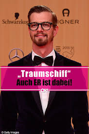 Vor einem jahr drehte joko winterscheidt an der seite von florian silbereisen auf dem traumschiff. Traumschiff Auch Er Ist Dabei Traumschiff Schiff Promi News