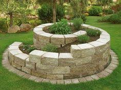 Creer Un Escargot A Base De Plantes Idees Et Conseils Pratiques Idee Jardin Paysagiste Projets De Jardins Idees Jardin
