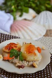 El antipasto consiste en un aperitivo servido antes de comer los demás platos (primo piatto, secondo piatto y dolce), que puede tomarse frío, como caponata, pero otros. Capesante In Padella Con Funghi Antipasto Con Capesante La Pagina Del Goloso