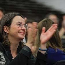 heureux de présenter un poster scientifique qui porte sur une partie de ma… 