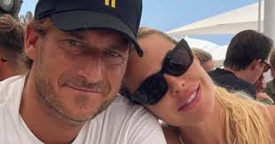 Jun 19, 2021 · la speciale serata tra francesco totti ed ilary blasi, alla presenza dei figli cristian, chanel e isabel, è stata celebrata anche con un post social dai rispettivi account instagram. Ilary Blasi Compie 40 Anni La Dedica Speciale Di Francesco Totti Ci Aspetta Ancora Tanta Vita Insieme Il Fatto Quotidiano