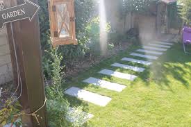 Pas De Jardin En Pierre Reconstituee Aspect Grenaille Antiderapant Dalle Jardin Paves Exterieur Beaux Jardins