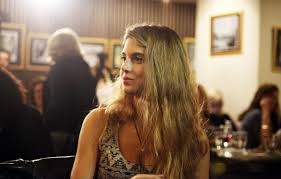 Ο 80χρονος σταύρος ξαρχάκος μαζί με τα τρίχρονα δίδυμα παιδιά του και το τρυφερό μήνυμα της συζύγου του. Margarita Papandreoy Zei Ton Apolyto Erwta Kai Den Distazei Na To Apokalypsei Zappit