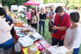 Place des moulettes, de 18h à 22h. Montfiquet Marche Du Terroir Et De L Artisanat Le 13 Juillet A La Maison De La Foret La Renaissance Le Bessin