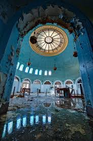 Caine Andaluz Amazonul Strazii Colonelului 7 Abandoned Places Abandoned Houses Abandoned Mansions