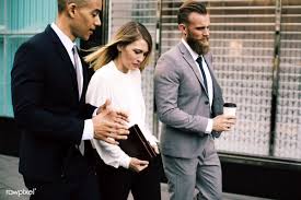 Mixed Gender Business People Walking Through The City And Talking To Each Other Premium Image By Rawpixel Com Business People People Business Women