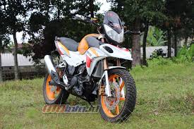 Motor trail honda cs1 hasil modifikasi warna merah, pajak plat hidup sampai 2020, pajak 2 ketinggalan 2 thn. Modifikasi Honda Cs1 2008 Purwokerto Supermoto Dakar Sipir Penjara Otoinfo Id