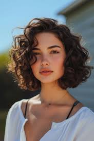 10 Short Wavy Bob Styles to Elevate Everyday Elegance in 2024