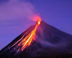 Itu adalah gunung berapi campuran, juga dikenal sebagai debu vulkaniknya tersebar ke seluruh dunia dan erupsi memicu tsunami dahsyat. Ojos Del Salado Gunung Berapi Tertinggi Di Dunia Alam 2021