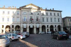 Contro schiamazzi notturni, assembramenti e condotte moleste, insomma quella che si definisce come la malamovida, sono in arrivo ordinanze studiate appositamente dalla giunta. News Comune Di Voghera