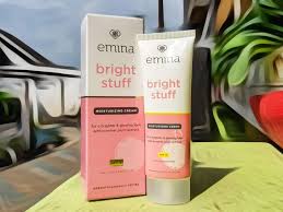 Dilengkapi dengan spf 30 pa+++ untuk melindungi wajah dari sinar uv, skincare emina. In Depth Review Emina Bright Stuff Moisturizing Cream Woop Id