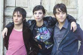 In mexico, two teenage boys and an attractive older woman embark on a road trip and learn a thing or two about life. Presentacion De La Pelicula Que Protagoniza Maribel Verdu Y Tu Mama Tambien Archivo Abc