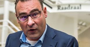 De Mos onthult in boek: zeker 80.000 euro aan verdachte donaties in Haagse  corruptieaffaire