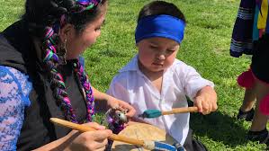 El we tripantu es un día de celebración para los mapuches y corresponde al comienzo de los días cada vez más largos hasta el solsticio de verano y el renacer a continuación la profesora ximena muñoz, nos cuenta el significado que tiene para los mapuches el we tripantu, en el siguiente video Jardines Infantiles De La Junji Celebraran Este Viernes El We Tripantu Nacional Biobiochile
