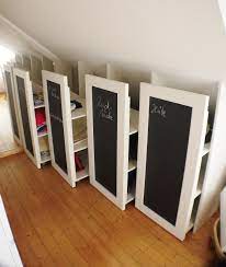 Um den schrank für die dachschräge selber zu bauen sind besonders lamellentüren sehr gut geeignet, da das zusägen auf die entsprechende länge hier besonders einfach ist. Dachschragen Aufbewahrung Bilder Ideen Couch