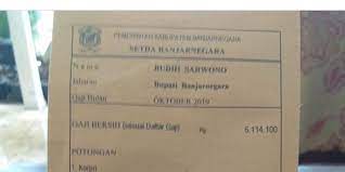 Gaji 1.5 sih, ah gapapa, mumpung masih muda umur 20 tahun. Slip Gaji Bupati Diunggah Di Instagram Pemkab Banjarnegara Ini Jumlahnya