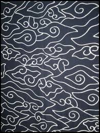 Motif khas yang selalu digambarkan pada batik megamendung adalah berbentuk awan yang dengan lengkungan halus beragam warna. Authentic Indonesian Cloud Batik White On Black At Textiil Sketsa Kain Mural