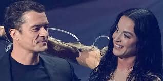 Orlando Bloom Introduces Katy Perry by Her Birth Name at MTV VMAs