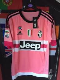 Juventus 2016 pink jersey football shirt kit jerzo. Volo Evoluzione Ali Juventus Pink Adidas Barone Taglio Di Capelli Scozzese