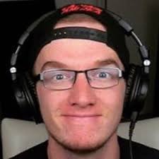 Mini ladd relies heavily on the group dynamic(even more so than vanoss) to compensate for his dull, boring, and honestly cringey personality, and takes advantage of smaller and actually funny youtubers. Mini Ladd Bio Facts Family Famous Birthdays