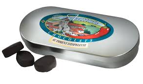 La Celebre Ganache Au Piment D Espelette De La Chocolaterie Antton Noir 70 Electronic Products Charger Pad
