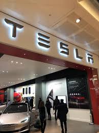 Tesla originally announced its intentions to expand into romania (as well as poland, hungary and for its first location in romania, tesla will most likely choose a location in the north of the country's. Tesla Romania Showroom Tesla Londra Facebook