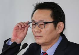 Park's spokesman apologizes for past remarks; DUP demands ouster